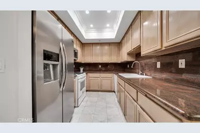 7218 Hillside Avenue #202, Los Angeles, CA 90046 - Photo 12