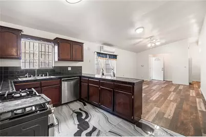 856 W 126th Street, Los Angeles, CA 90044 - Photo 8