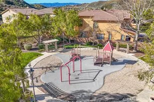 15614 Nahin, Canyon Country, CA 91387 - Photo 36