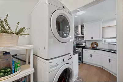 10725 S 8th Avenue, Inglewood, CA 90303 - Photo 16