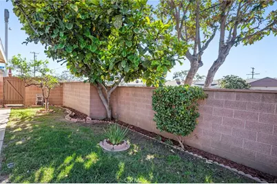 10725 S 8th Avenue, Inglewood, CA 90303 - Photo 38