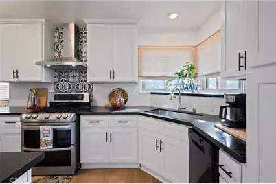 10725 S 8th Avenue, Inglewood, CA 90303 - Photo 14