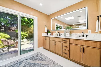 8454 Naylor Avenue, Los Angeles, CA 90045 - Photo 30