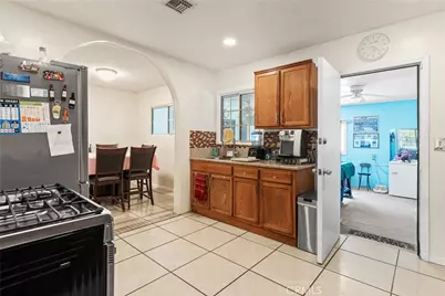 25479 Los Flores Drive, San Bernardino, CA 92404 - Photo 22