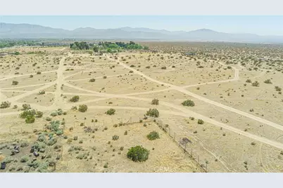 90 Palmdale Blvd, Sun Village, CA 93543 - Photo 10