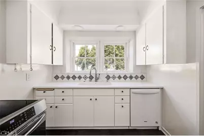 704 Elvira Avenue, Redondo Beach, CA 90277 - Photo 24