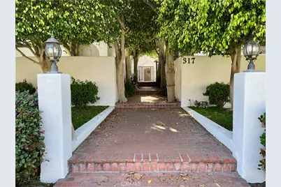 317 S Broadway #C, Redondo Beach, CA 90277 - Photo 1