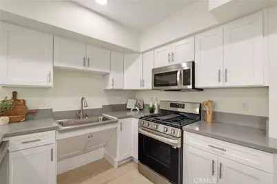 1409 N Hobart, Los Angeles, CA 90027 - Photo 8