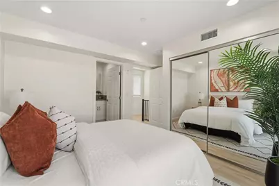 1409 N Hobart, Los Angeles, CA 90027 - Photo 22