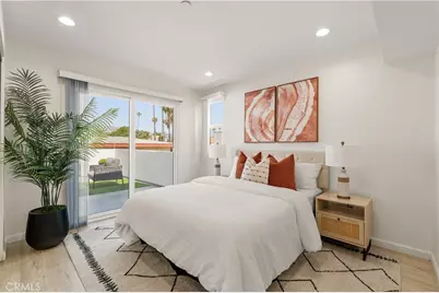 1409 N Hobart, Los Angeles, CA 90027 - Photo 24