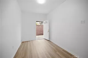 1345 W 51st Pl, Los Angeles, CA 90037 - Photo 40