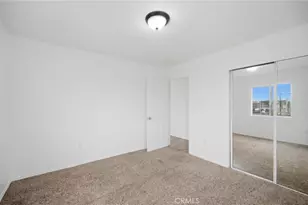 1345 W 51st Pl, Los Angeles, CA 90037 - Photo 32