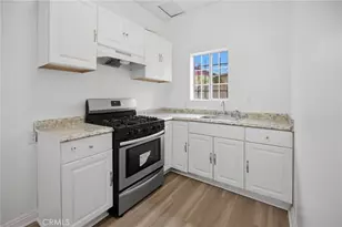 1345 W 51st Pl, Los Angeles, CA 90037 - Photo 32