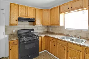 322 W 105th, Los Angeles, CA 90003 - Photo 12