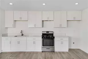11513 Berendo, Los Angeles, CA 90044 - Photo 8