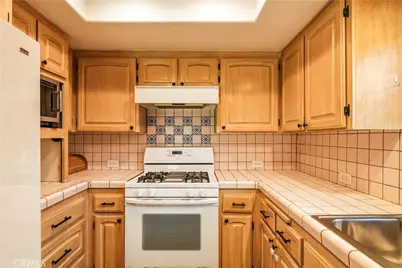 24214 Los Codona Avenue, Torrance, CA 90505 - Photo 28
