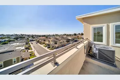582 E Imperial, El Segundo, CA 90245 - Photo 16