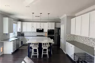 23776 Brookside Ct, Murrieta, CA 92562 - Photo 4