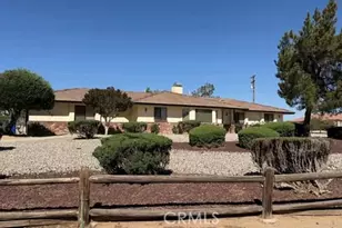 19305 Oneida, Apple Valley, CA 92307 - Photo 2