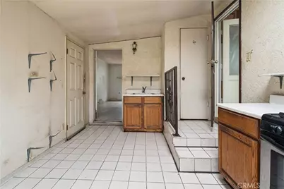 303 E Lincoln Street, Carson, CA 90745 - Photo 12