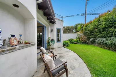 1901 John, Manhattan Beach, CA 90266 - Photo 12
