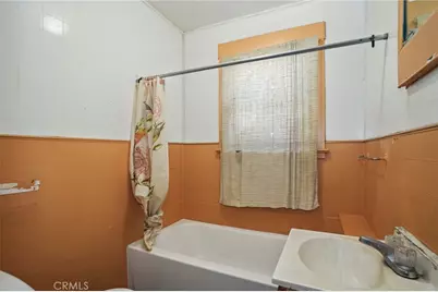 1037 W 46th Street, Los Angeles, CA 90037 - Photo 16