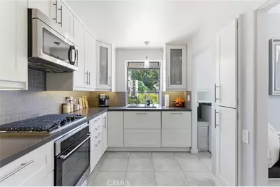 526 N Toluca Park Drive, Burbank, CA 91505 - Photo 6