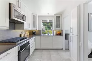 526 N Toluca Park Dr, Burbank, CA 91505 - Photo 6