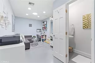 526 N Toluca Park Dr, Burbank, CA 91505 - Photo 16