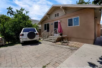 135 E 60th Street, Los Angeles, CA 90003 - Photo 2
