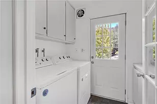 20906 Almazan Rd, Woodland Hills, CA 91364 - Photo 12
