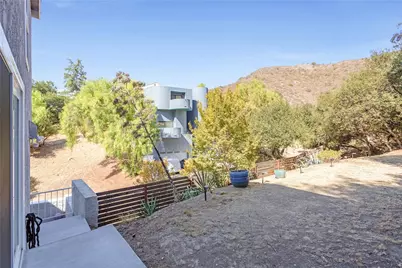 20906 Almazan Road, Woodland Hills, CA 91364 - Photo 36