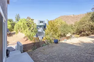 20906 Almazan Rd, Woodland Hills, CA 91364 - Photo 36