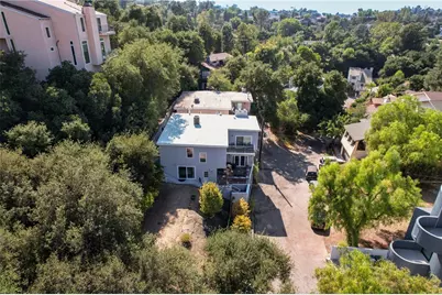 20906 Almazan Road, Woodland Hills, CA 91364 - Photo 46
