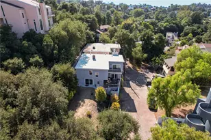 20906 Almazan Rd, Woodland Hills, CA 91364 - Photo 46