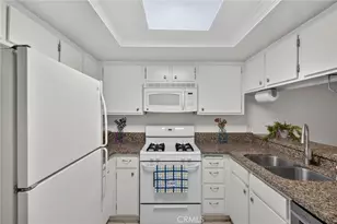 1237 E 6th St, Long Beach, CA 90802 - Photo 10