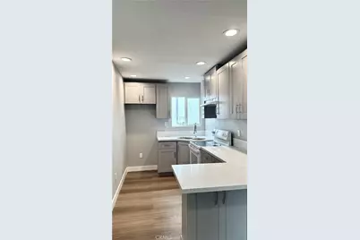 8903 Baring Cross, Los Angeles, CA 90044 - Photo 6