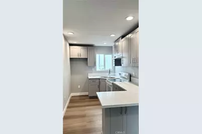 8903 Baring Cross, Los Angeles, CA 90044 - Photo 6