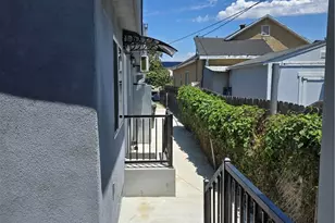 8903 Baring Cross, Los Angeles, CA 90044 - Photo 16