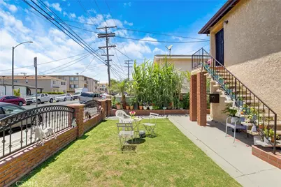 464 W 17th St, San Pedro, CA 90731 - Photo 4