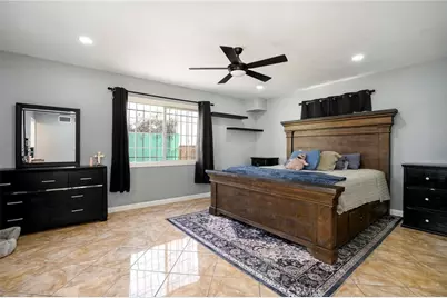 152 W 64th Street, Los Angeles, CA 90003 - Photo 10