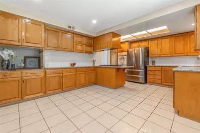 19221 Benfield, Cerritos, CA 90703 - Photo 6