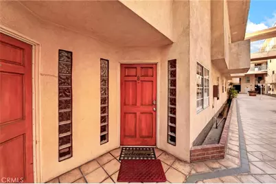 321 W. Queen St. Unit 8, Inglewood, CA 90301 - Photo 1