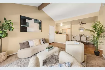 27618 Susan Beth Way Unit G, Saugus, CA 91350 - Photo 2