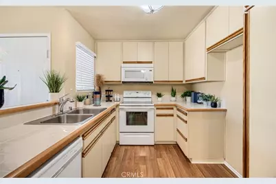 27618 Susan Beth Way Unit G, Saugus, CA 91350 - Photo 8