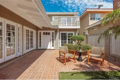 3504 N Poinsettia Avenue, Manhattan Beach, CA 90266 - Photo 1