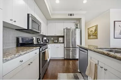 13028 Central Ave #402, Hawthorne, CA 90250 - Photo 2
