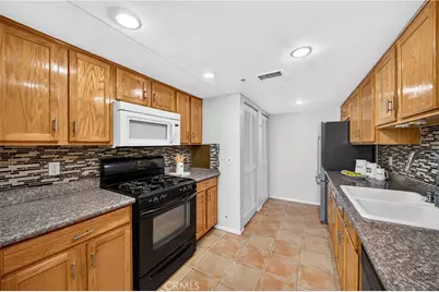 11124 Burbank Boulevard #108, North Hollywood, CA 91601 - Photo 12