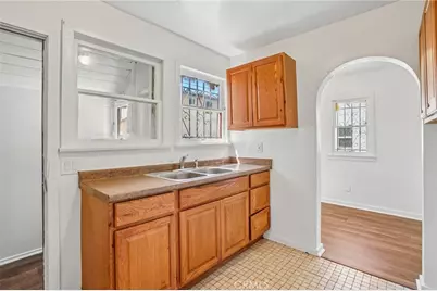 408 W 107th Street, Los Angeles, CA 90003 - Photo 10