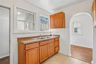 408 W 107th St, Los Angeles, CA 90003 - Photo 10